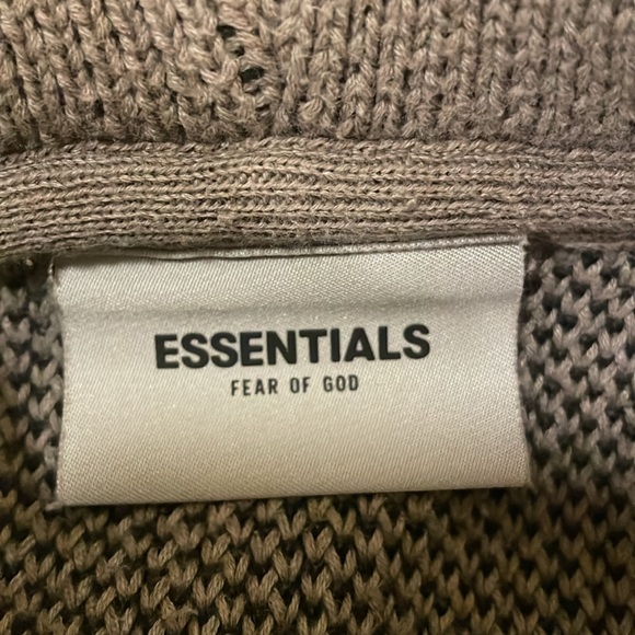 Essentials Fear of God Graphic Print Crew Neck Sweater
Size: XS - Picture 5 of 8
